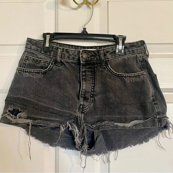 Forever 21 Black High Waisted Denim Jean Shorts Size 27 - Picture 1 of 3